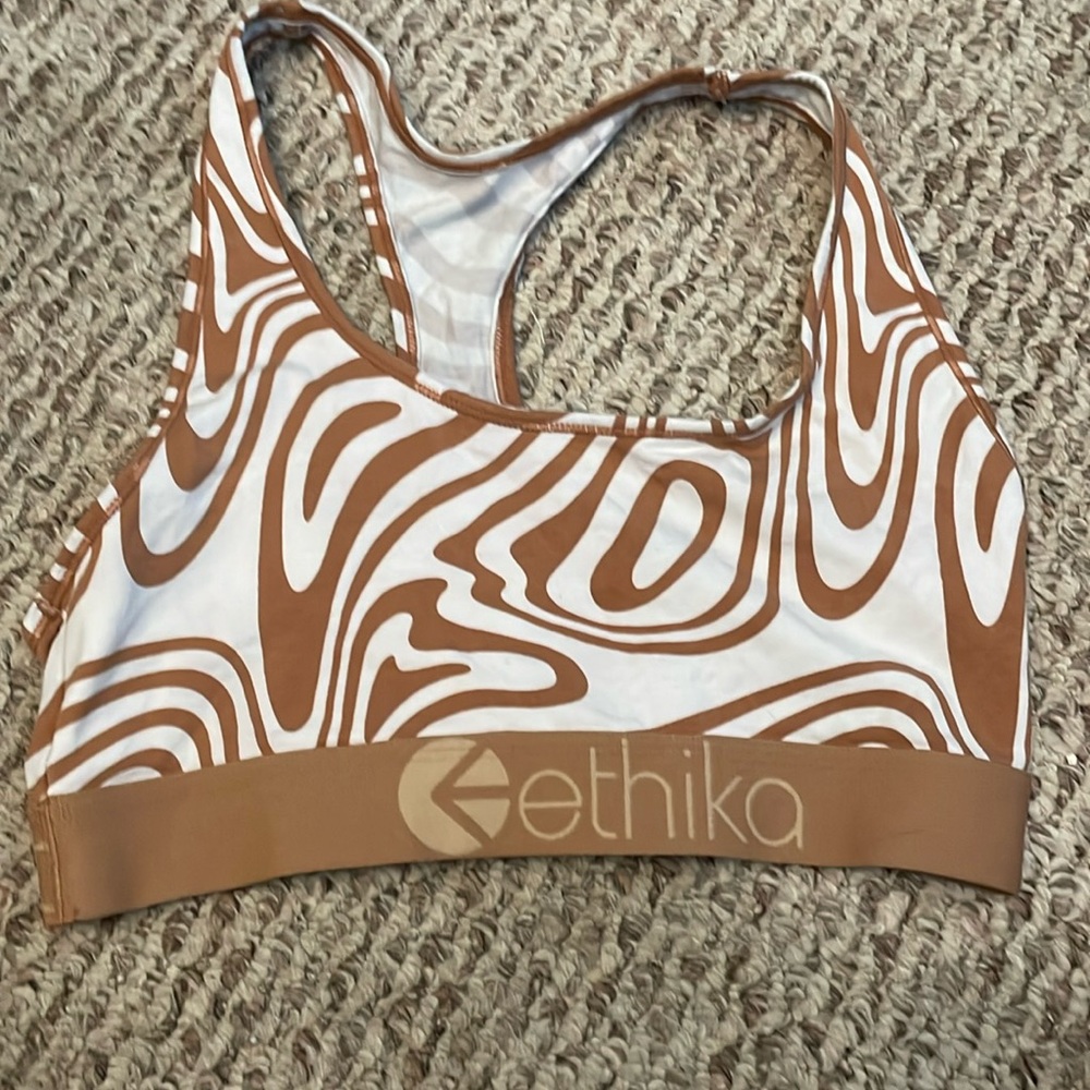 sports bra